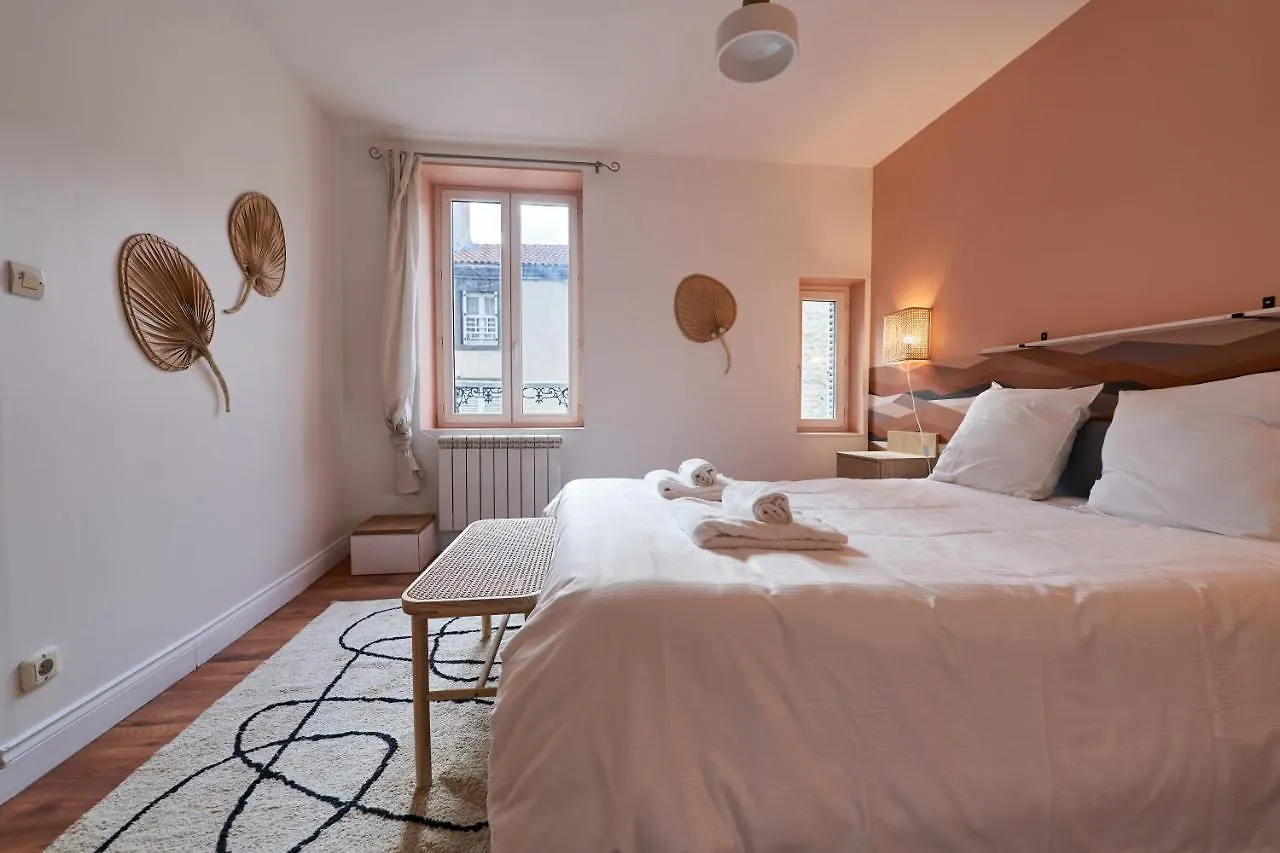 Apartment La Cabane En Ville Riom France